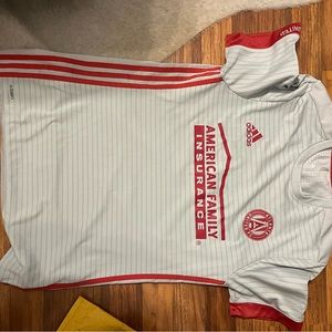 Men’s Atlanta United Jersey. Size L. Fits like Medium-Large